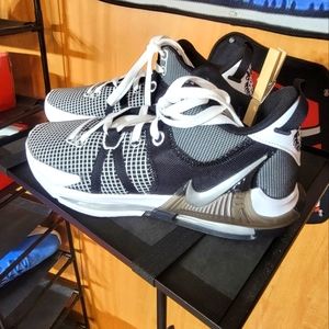 LEBRON WITNESS XIX GRADUATE